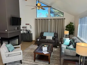 Newly Renovated Home / clean & comfortable - Image 2