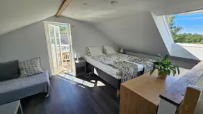 Attic floor with views over fields and sea - Image 2