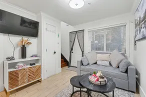 Cozy Laneway House by Mroke Vacations - Image 5