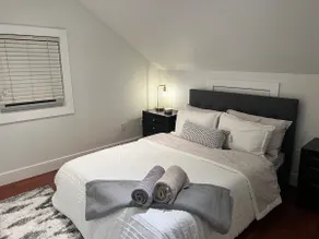 Cozy Laneway House - Image 2