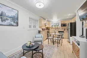 Cozy Laneway House by Mroke Vacations - Image 3