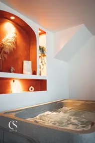 Private Jacuzzi & Hanging Bed - The Bird's Nest - Image 2