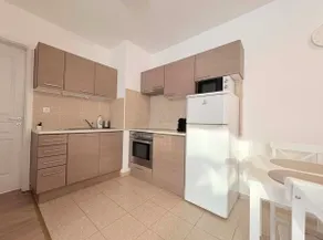 Cozy Buda Apartment - AC - Sleeps 4 - Easy Access to Center - Image 4