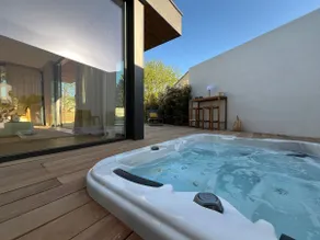 Independent contemporary lodge with Jacuzzi - Image 5