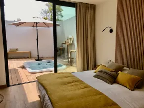 Independent contemporary lodge with Jacuzzi - Image 4