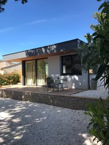 Independent contemporary lodge with Jacuzzi - Image 2