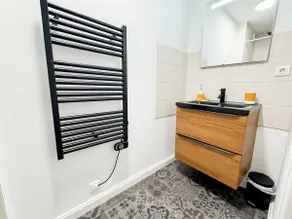 Downtown apartment and parking space - Image 5