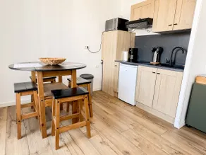 Downtown apartment and parking space - Image 4