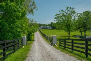 Luxury Franklin Farmhouse - Image 2