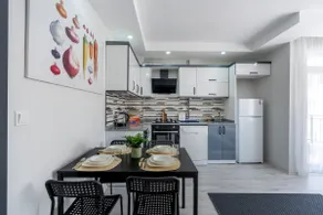 Central Family Flat • 500Mbps Fast Wi-Fi. - Image 5