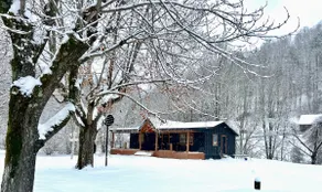 Luxury Creekside Cottage - Image 2