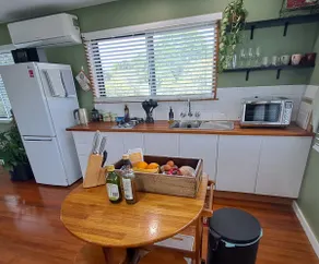 Atherton Apartment with Views and Breakfast Hamper - Image 3