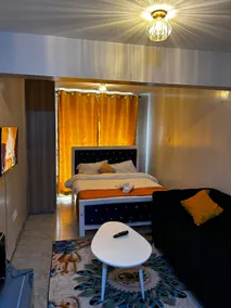 RJNs home with king-sized bed apartment Embakasi - Image 2