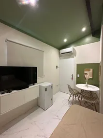 Cozy Green Apartment - Image 2