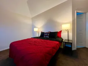 King Suite at Luxury Studio - Image 2