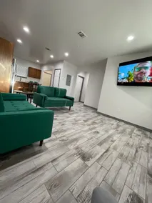 Chic 2 Bedroom 1 Bath home - Image 3
