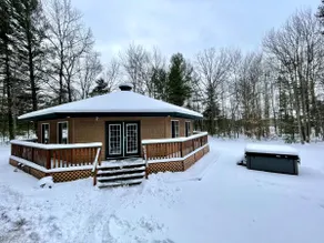 The Octagon | Hot tub, Gameroom & 2 miles to beach - Image 4