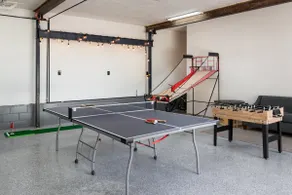 The Octagon | Hot tub, Gameroom & 2 miles to beach - Image 2