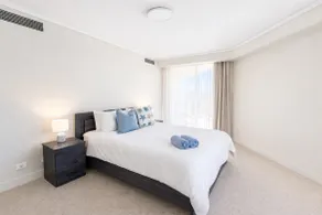 Prestige Resort-Style Waterfront Retreat - Image 3