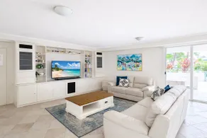 Prestige Resort-Style Waterfront Retreat - Image 2