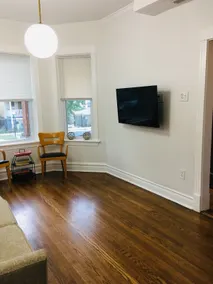 Stylish First Floor Large Flat, balcony - Image 2