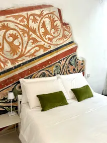 Bright frescoed attic in the city center, parking free! Brescia - Image 3