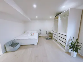 Cozy Apt w/Deck| Full Kitch, Bath, sep Laundry,Ent - Image 2
