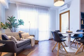 Emilia Modern Apartment with Free Parking - Image 3