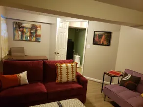 Comfy suite near parks and transit - Image 5