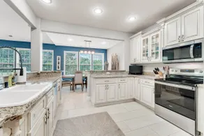 Upscale Home, Golf, Pools, Game Room, Ozark Dream! - Image 3