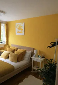 Entire central APT, king bed, 2 minutes to train - Image 3