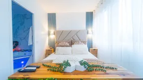 Luxurious Jacuzzi Apartment near Paris - Image 4