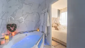 Luxurious Jacuzzi Apartment near Paris - Image 2