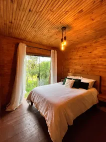 Farmhouse cabin with hot tub and sunset - Image 3