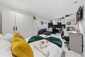 Studio Flat in Stepney-Limehouse - Central London - Image 2
