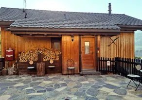 Charming cottage with mountains views - Image 2