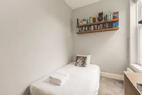 Modern and Spacious Colliers Wood Home - Image 4