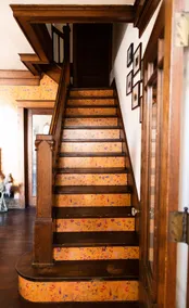 The Comfy & Spacious Vintage Downtown Duplex - Image 2