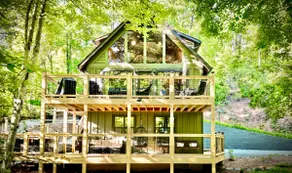 “Not Your Grandma’s Cabin” King Loft/WIFI/Hot Tub! - Image 3