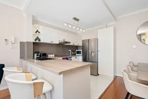 East Perth Luxe Penthouse | Views & Style - Image 4