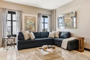 Luxury Condo in the Heart of Long Beach - Image 2
