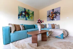 Hypercentral cosy studio with park view - Image 5