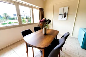 Hypercentral cosy studio with park view - Image 4