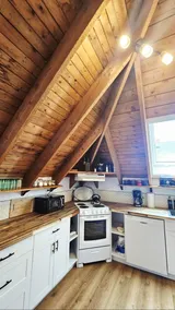 The Carriage House Loft (on Montague) - Image 4