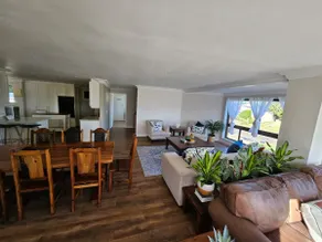 Enjoy R&R at this Seaview beach apartment - Image 3
