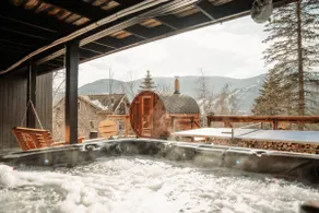 Hunter Haven/Luxury Cabin/Waterfall/River/Lake - Image 3