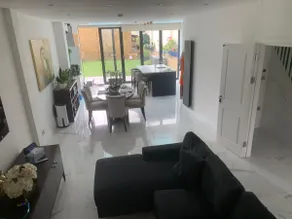 Large 4 bed Lux House - Image 2