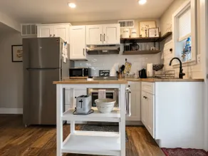 Charming 1 bed/bath Suite in waterfront Cottage - Image 3