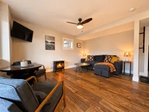 Charming 1 bed/bath Suite in waterfront Cottage - Image 2