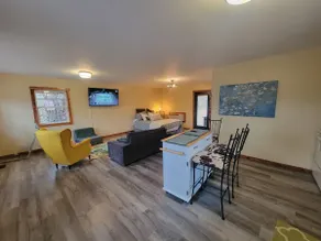 Cabin-Inspired Studio - Image 2